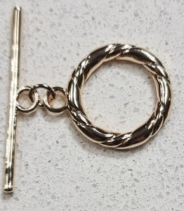 TOGGLES - 18K GOLD PLATED - 23.5 X 19.5 X 3MM - GOLD COLOUR