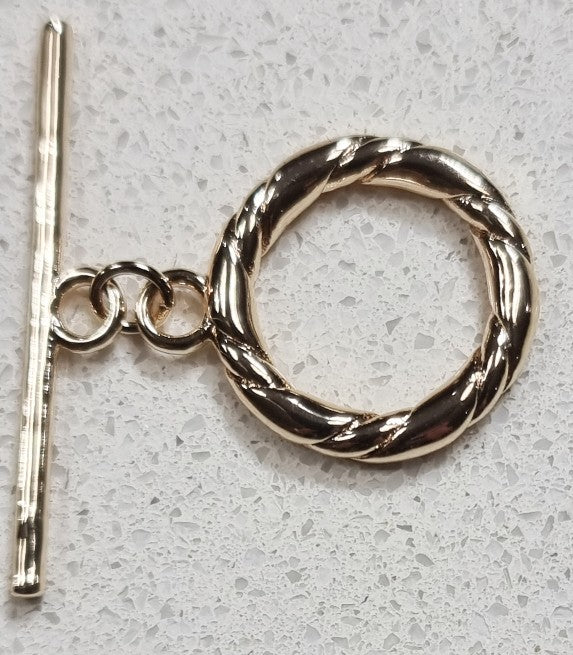 TOGGLES - 18K GOLD PLATED - 23.5 X 19.5 X 3MM - GOLD COLOUR
