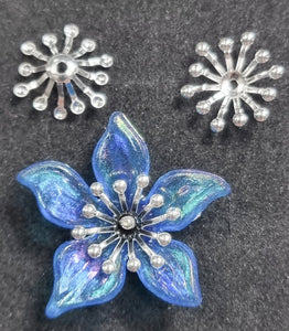 BEAD CAPS - BRASS SILVER FLOWERS - 13MM