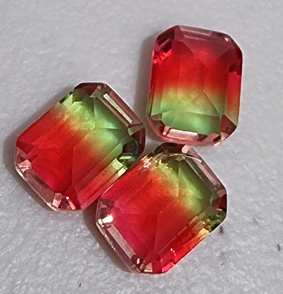 CABOCHON & PENDANTS - 10X8X4.2MM K9 GLASS RHINESTONE - RED/GREEN