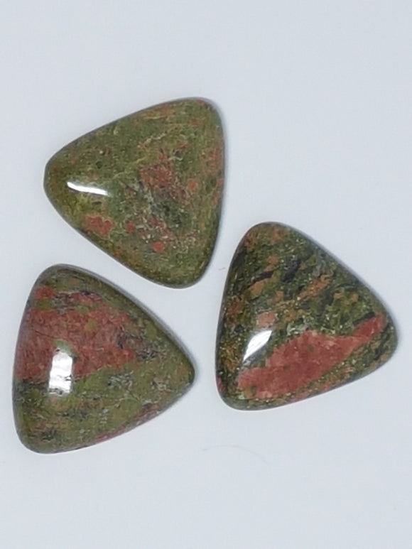 CABOCHONS 25 X 25MM TRIANGLE - UNAKITE