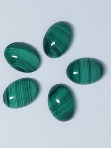 CABOCHONS 14X10MM OVAL NATURAL MALACHITE