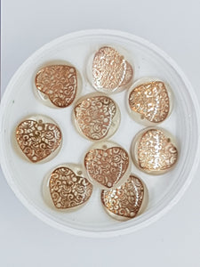 16MM NATURAL SHELL ROUND PENDANT WITH METALLIC GOLD HEART