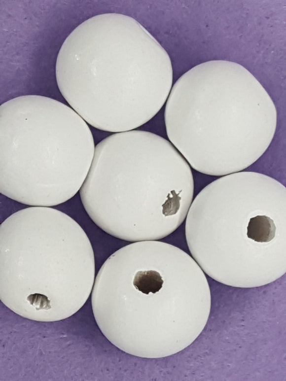 20 x 18MM WOODEN ROUND BEADS - WHITE