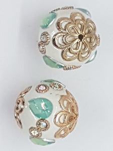 18-20MM INDONESIAN ROUND BEADS - WHITE/AQUA MARINE