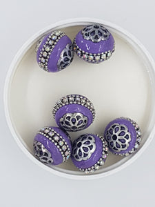 18MM INDONESIAN ROUND BEADS -MEDIUM PURPLE