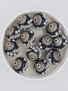 15MM INDONESIAN ROUND BEADS -BLACK