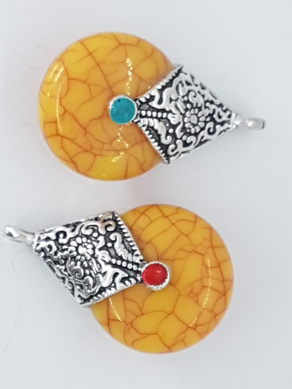 38X23X17MM RESIN PENDANTS - YELLOW CRACKLE