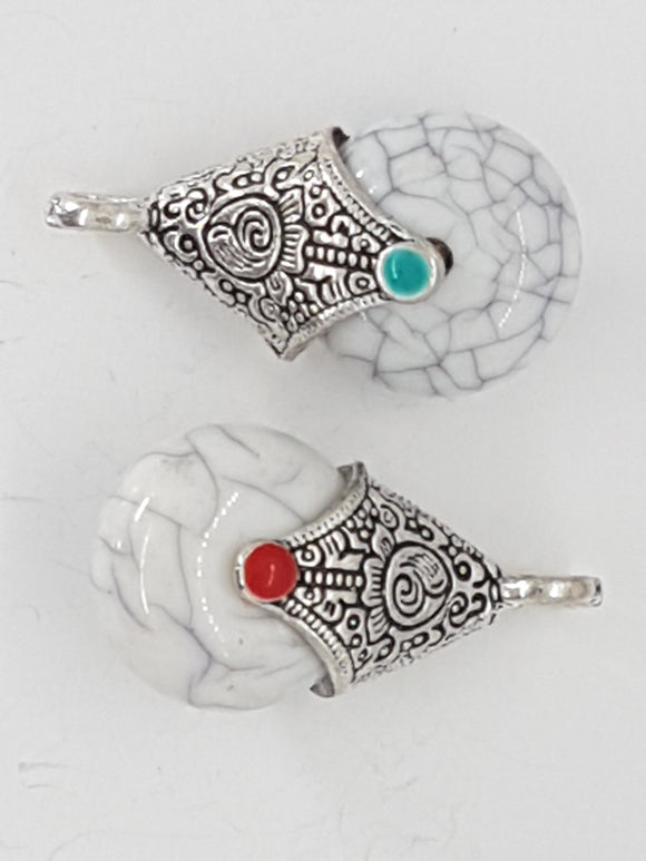 28X16X14MM RESIN PENDANTS - WHITE CRACKLE