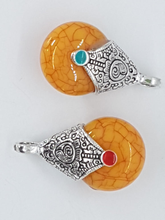 28X16X14MM RESIN PENDANTS - YELLOW CRACKLE