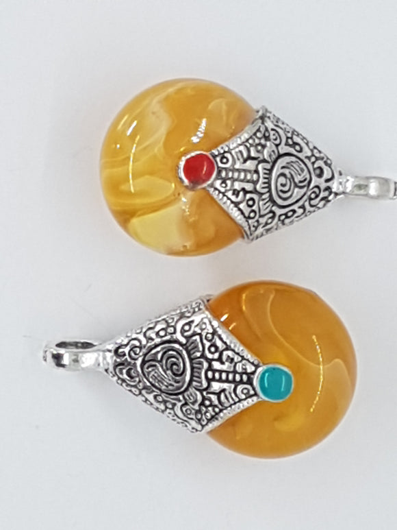28X16X14MM RESIN PENDANTS - DARK YELLOW WITH SWIRLS