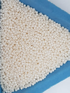 TOHO 11/0 SEED BEADS - ANTIQUE WHITE LUSTRE