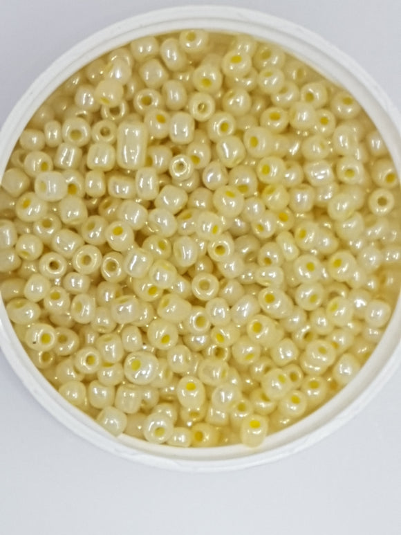 6/0 CHINESE ROUND SEED BEADS - CEYLON - CHAMPAGNE YELLOW