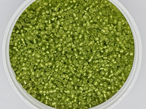 10/0 CHINESE GLASS SEED BEADS - TRANSPARENT - LIME