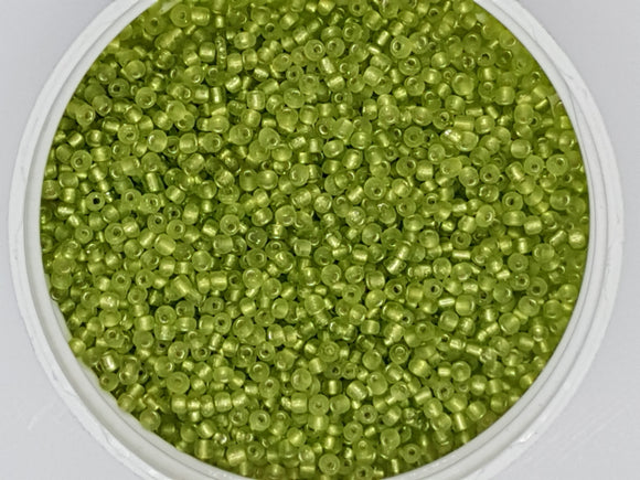 10/0 CHINESE GLASS SEED BEADS - TRANSPARENT - LIME