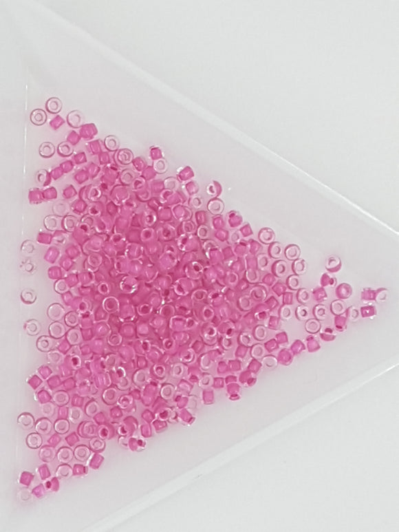 11/0 JAPANESE GLASS SEED BEADS - TRANS. COL. LINED FUCHSIA