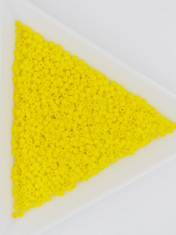 15/0 JAPANESE GLASS SEED BEADS - OPAQUE - LEMON YELLOW
