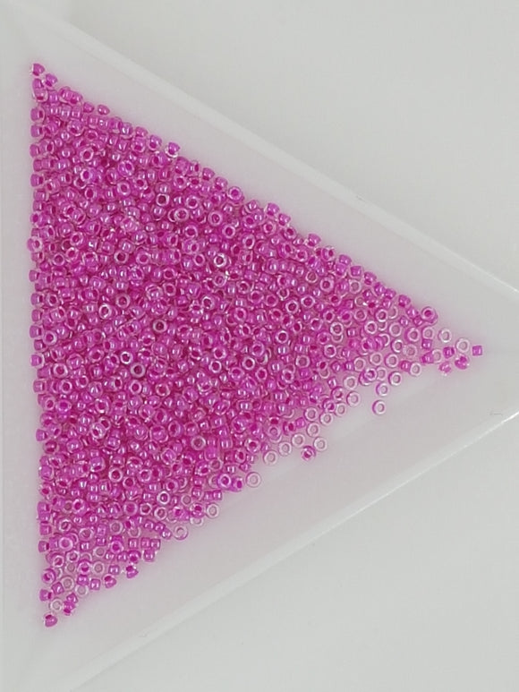 15/0 JAPANESE GLASS SEED BEADS - COLOUR LINED FUCHSIA