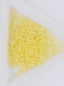 MIYUKI 11/0 DELICA BEADS - LINED PALE YELLOW