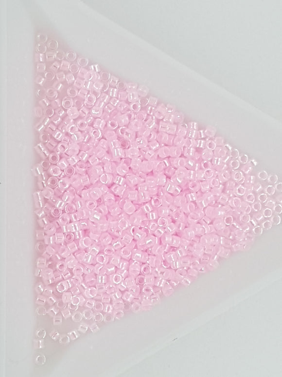 MIYUKI 11/0 DELICA BEADS - LINED PALE PINK