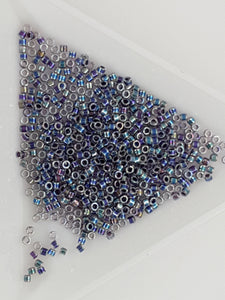 MIYUKI 11/0 DELICA BEADS - LINED LIGHT VIOLET AB
