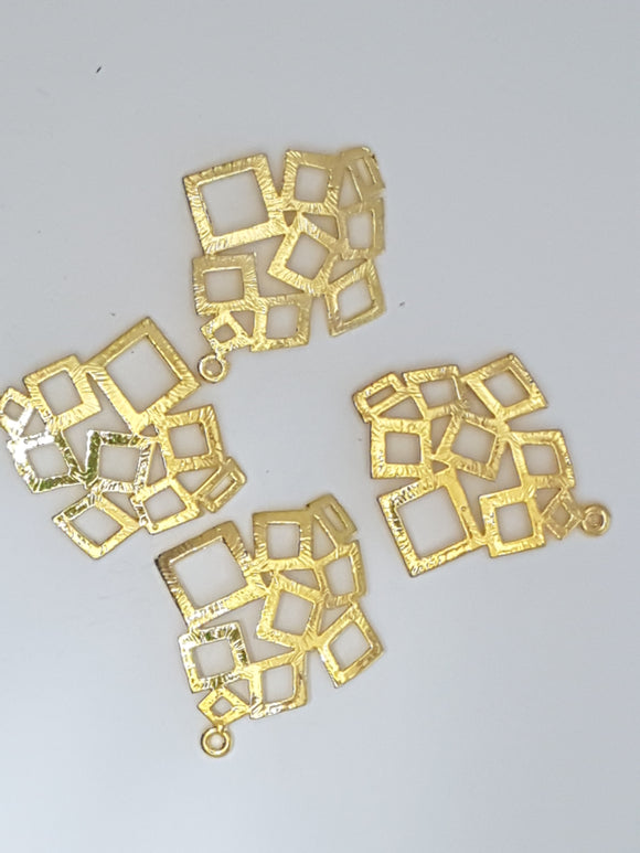 29X25MM BRASS RHOMBUS PENDANT - GOLDEN