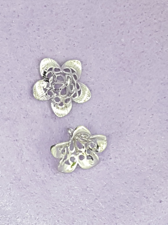 16x10MM BRASS FILIGREE FLOWER WITH STAMEN - SILVER