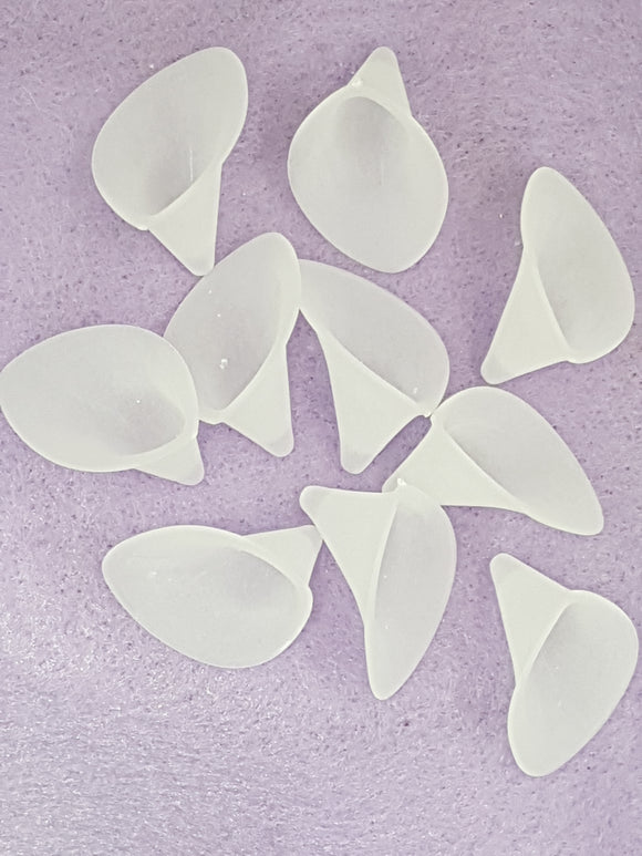 25x15x19.5MM ACRYLIC FROSTED CALLA LILY FLOWERS - WHITE