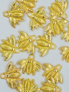 CHARMS - BEE - 21 X 16MM GOLDEN COLOUR