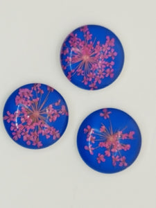 CABOCHON - 20MM GLASS H/MADE HALF DOME WITH DRIED FLOWERS