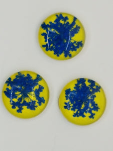 CABOCHON - 20MM GLASS H/MADE HALF DOME WITH DRIED FLOWERS