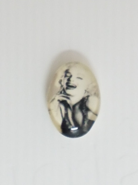 CABOCHON - 18 X 13MM GLASS OVAL -MARILYN 1