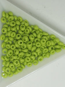 TOHO FRINGE SEED BEADS - GREEN/YELLOW