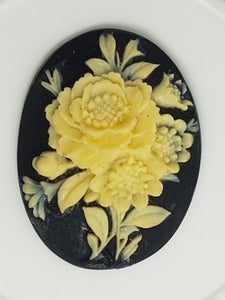 CABOCHON & PENDANTS - 40 X 30MM RESIN CAMEO