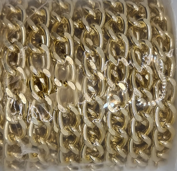 CHAIN - ALUMINIUM TWISTED CURB 10 X 6.5MM GOLDEN COLOUR
