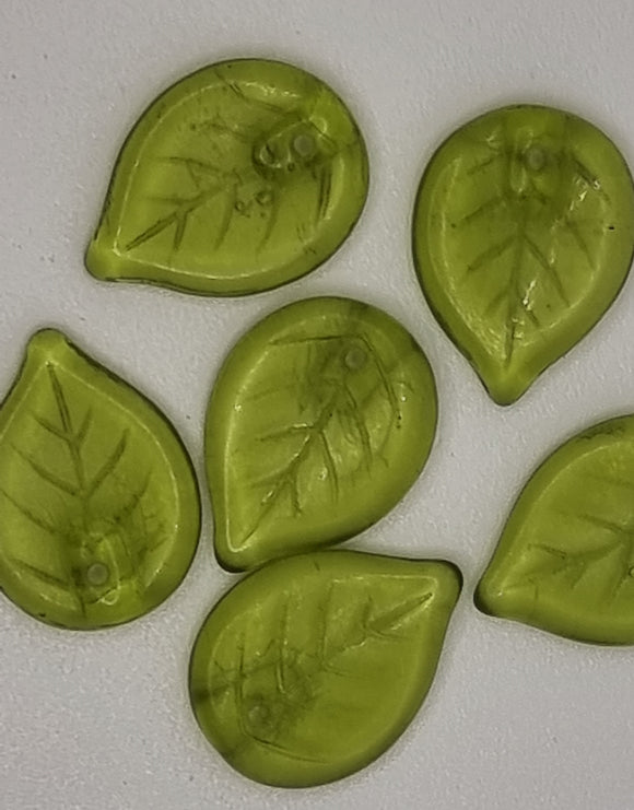 18X13X4MM CZECH GLASS TRANSPARENT LEAVES - LIGHT GREEN
