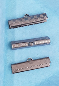 RIBBON ENDS - 25MM BRASS - PLATINUM COLOUR